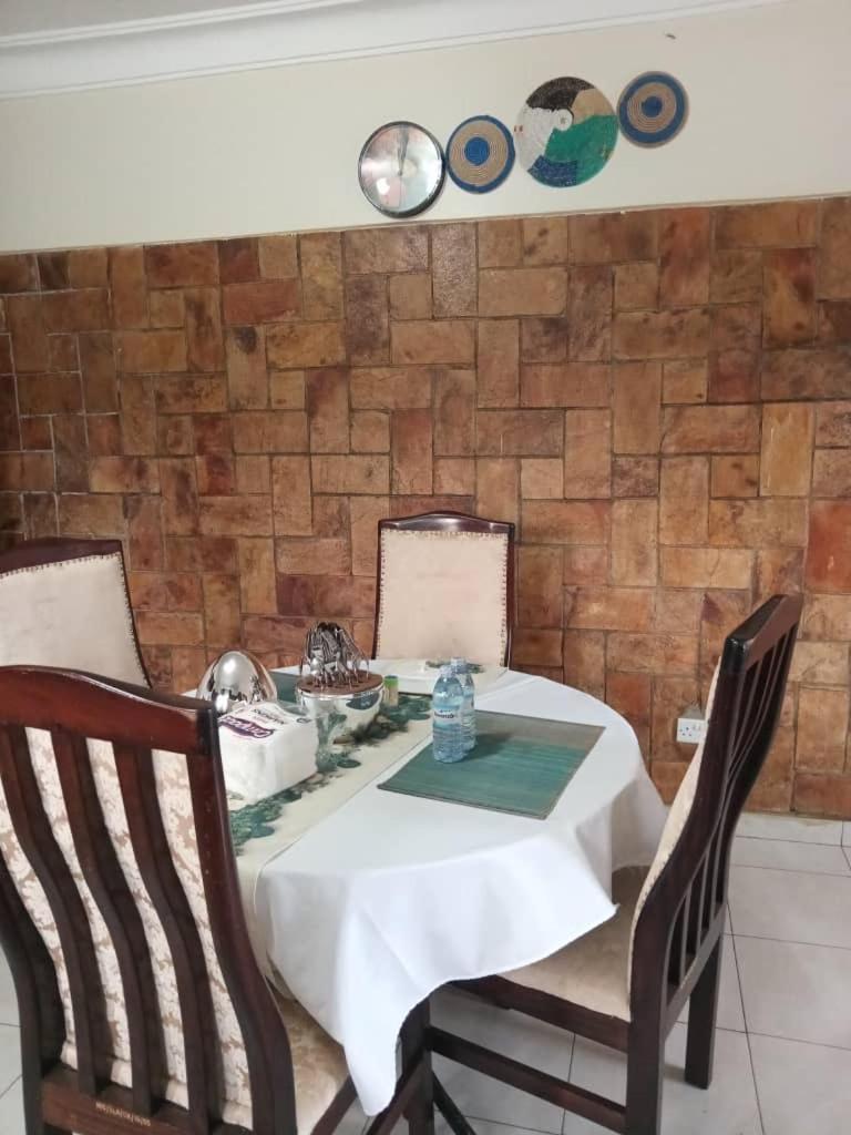 The Abode Apartments Lake View & Breakfast Suite Near Beach عنتيبي المظهر الخارجي الصورة